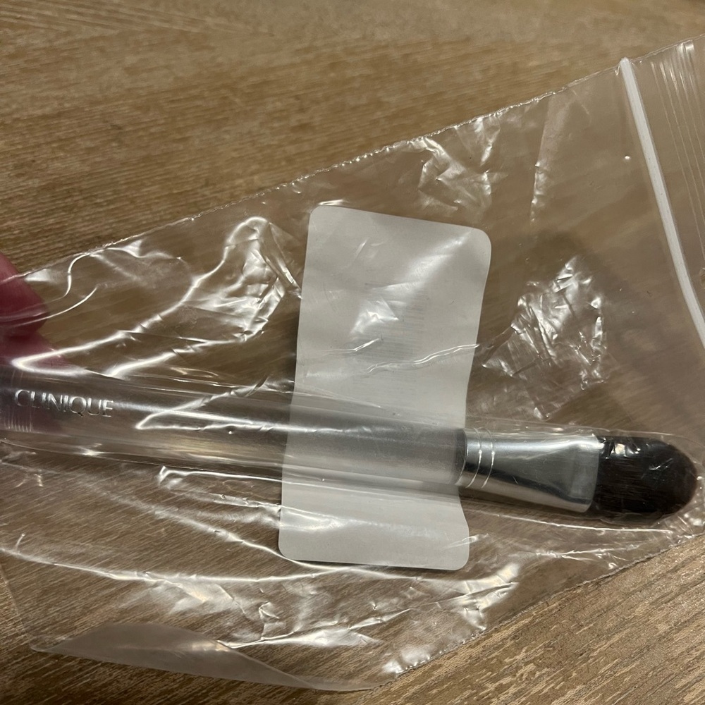 Clinique Transparent Handle Brush with Dark Bristles